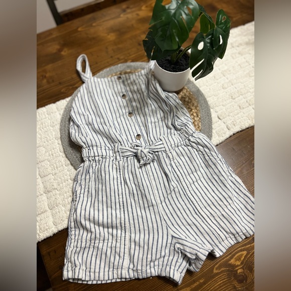 (2)Old Navy Linen Romper - Picture 2 of 2